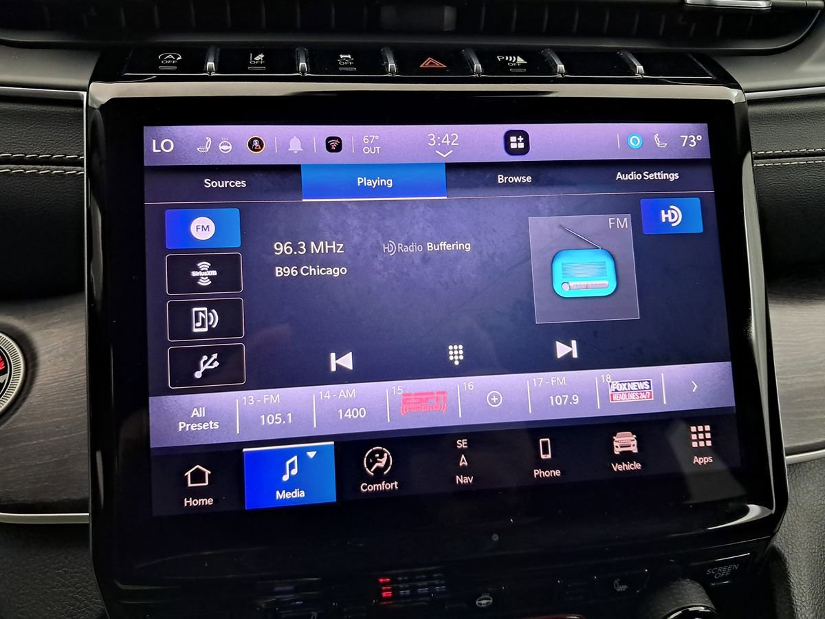 Used 2022 Jeep Grand Cherokee L Limited AWD/4WD image 32