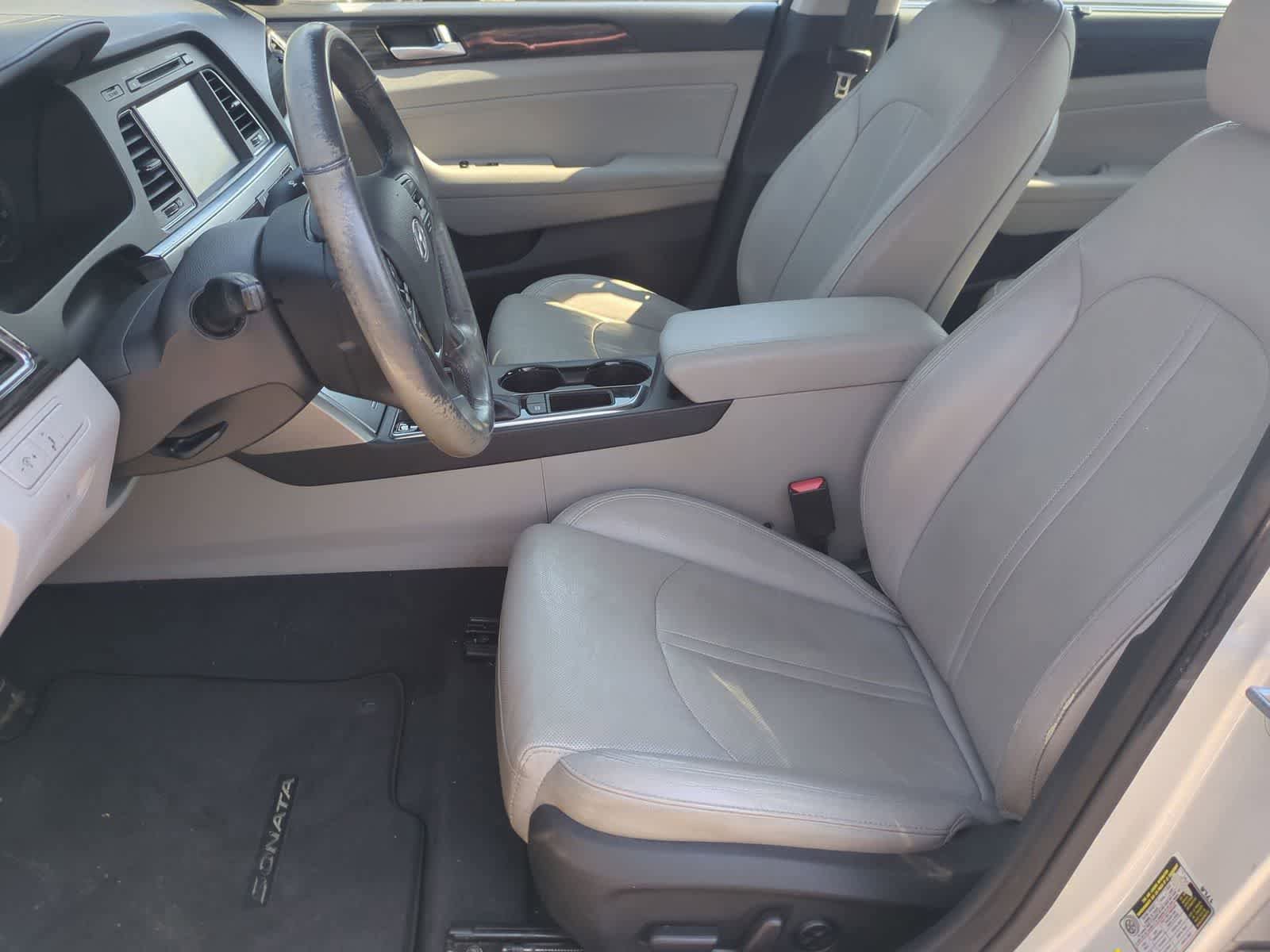 Used 2015 Hyundai Sonata Limited w/ Option Group 05 FWD image 16