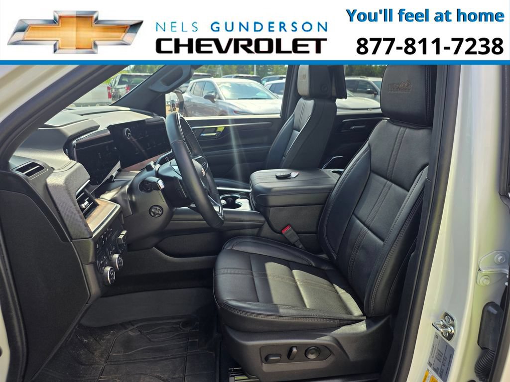 Certified 2025 Chevrolet Suburban High Country AWD/4WD image 18