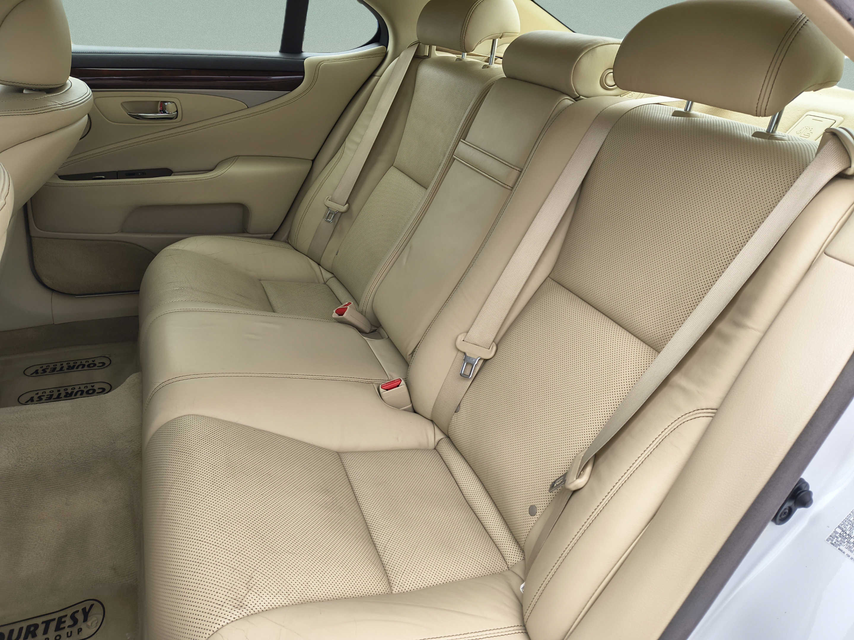 Used 2016 Lexus LS 460 w/ Comfort Package RWD image 18