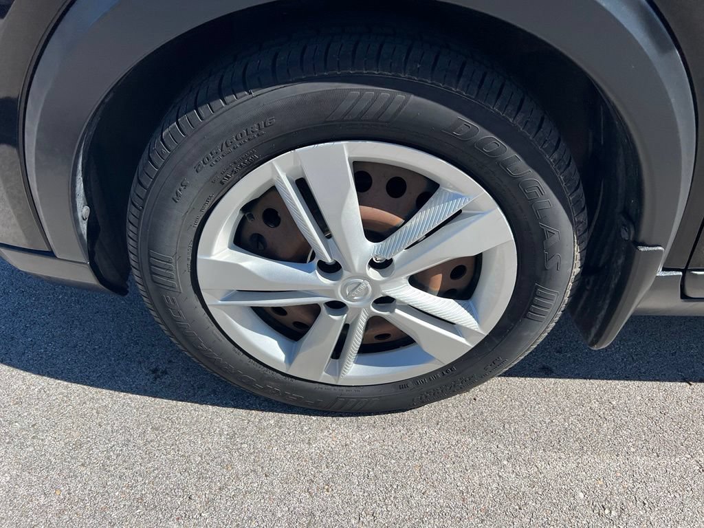Used 2018 Nissan Kicks S FWD image 12