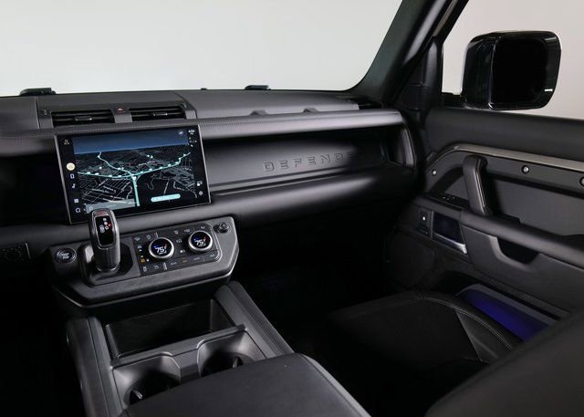 Used 2025 Land Rover Defender 110 S image 17