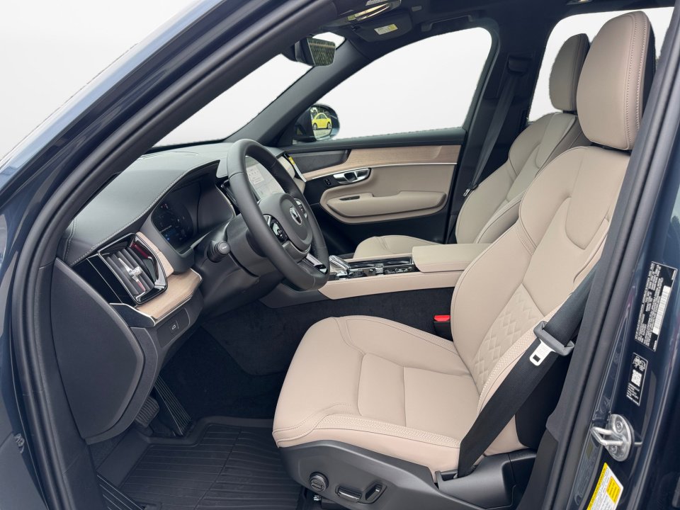 New 2026 Volvo XC90 B6 Plus w/ Protection Package Premier image 9