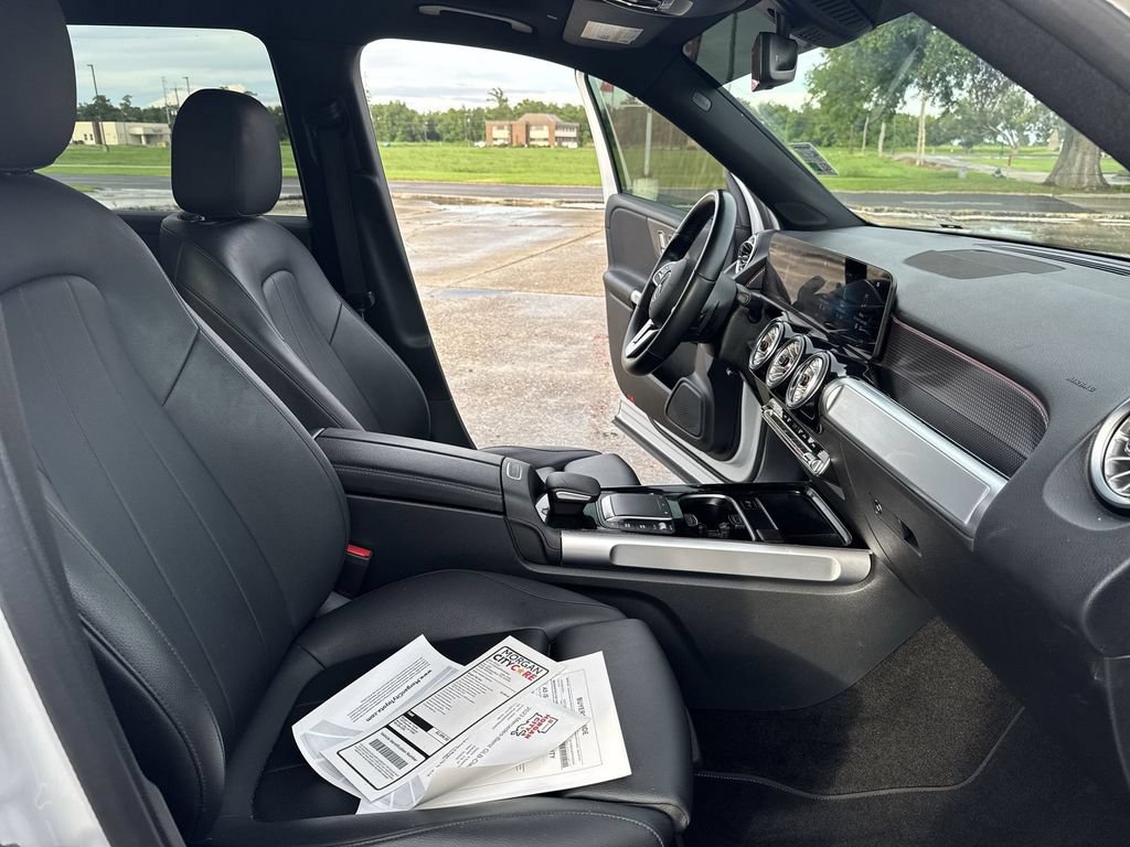 Used 2023 Mercedes-Benz GLB 250 w/ Premium Package image 31