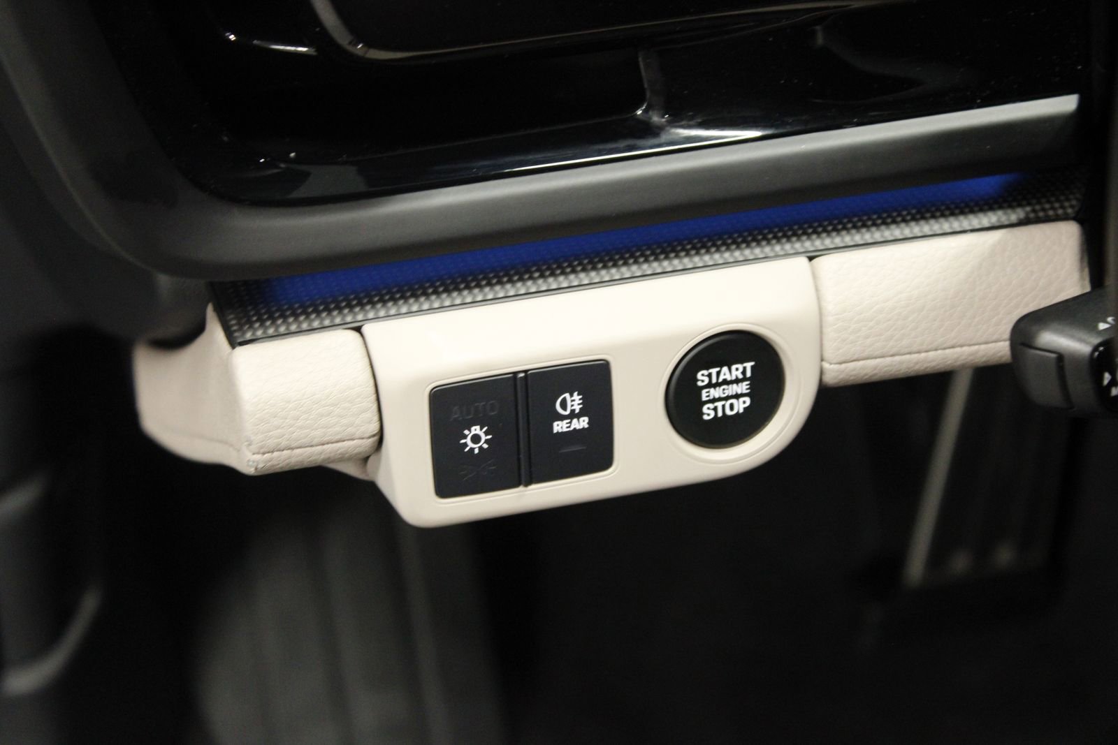 Used 2025 Porsche Panamera 4 image 29
