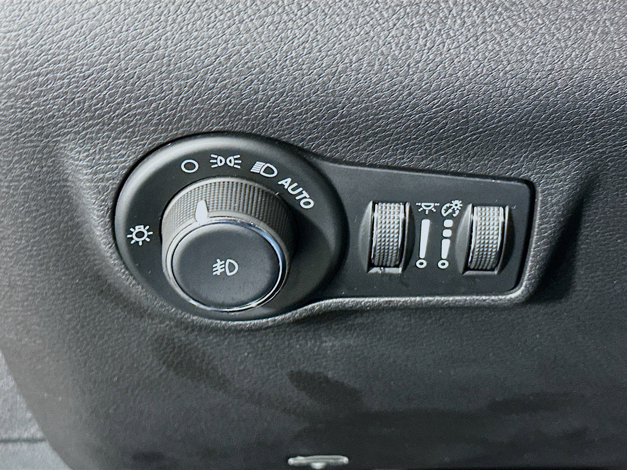 Used 2025 Jeep Compass Limited image 17