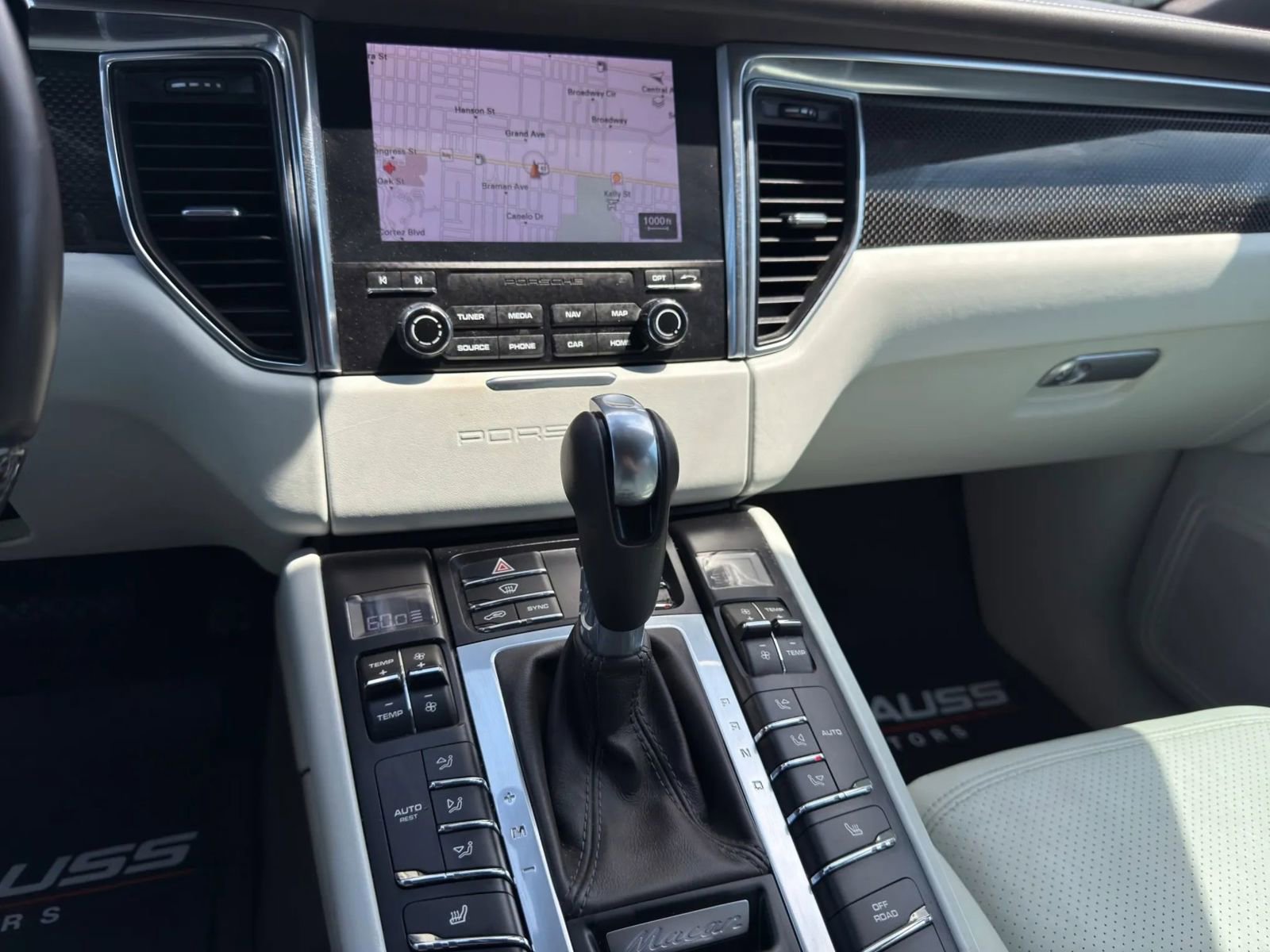 Used 2018 Porsche Macan S image 23