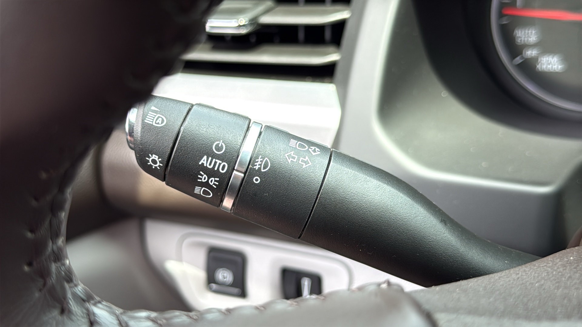 Used 2021 GMC Acadia SLT w/ Premium Package FWD image 15