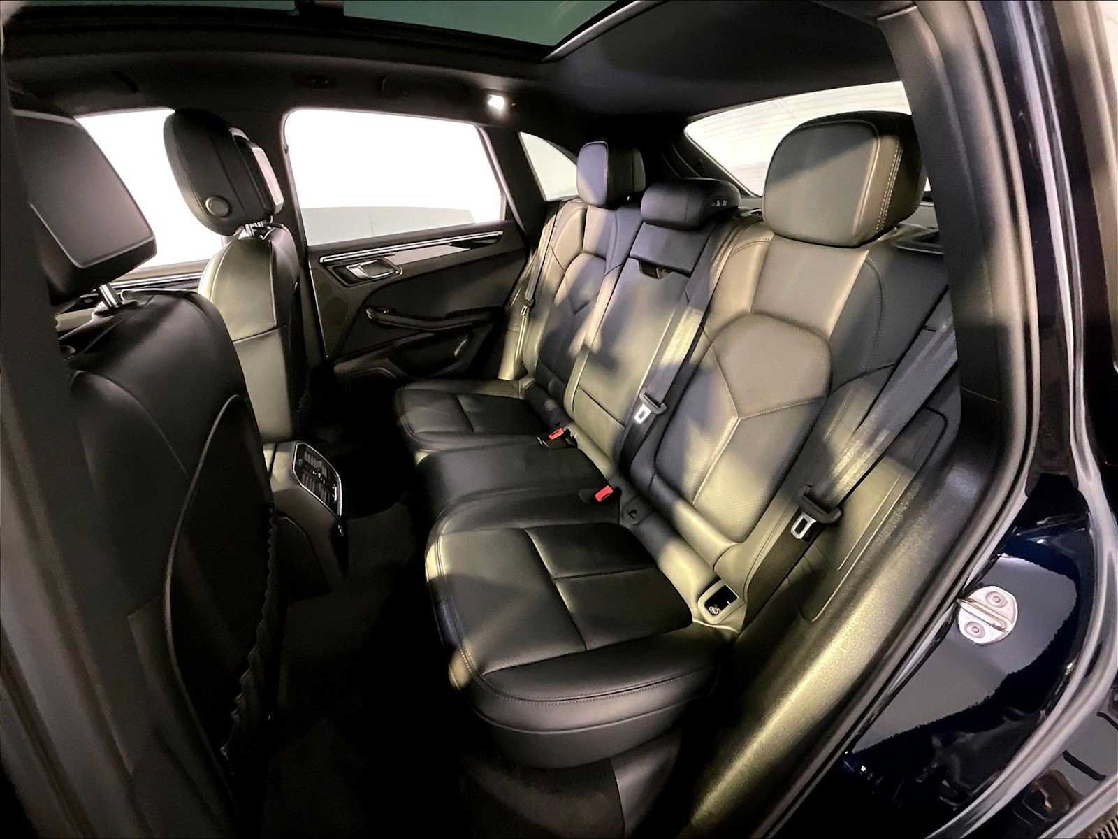 Certified 2023 Porsche Macan AWD/4WD image 24