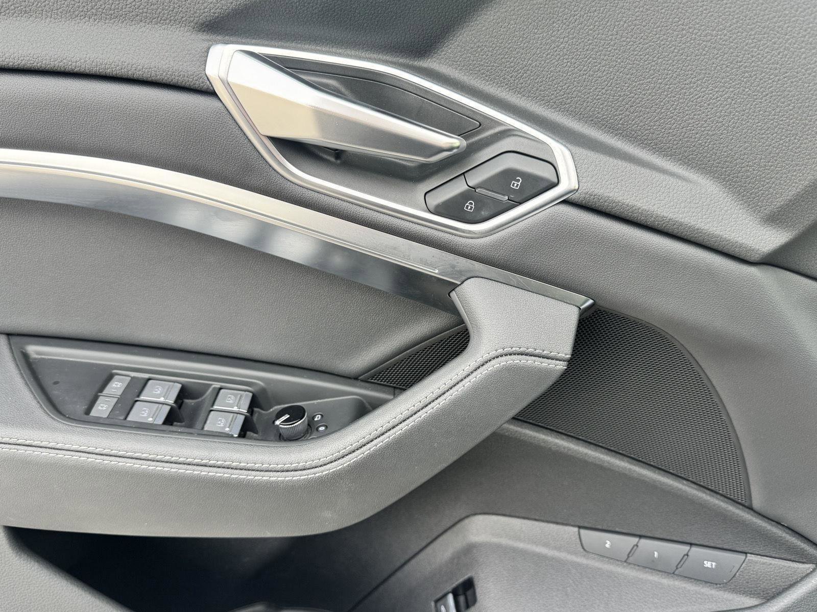 Used 2022 Audi e-tron Premium Plus image 12