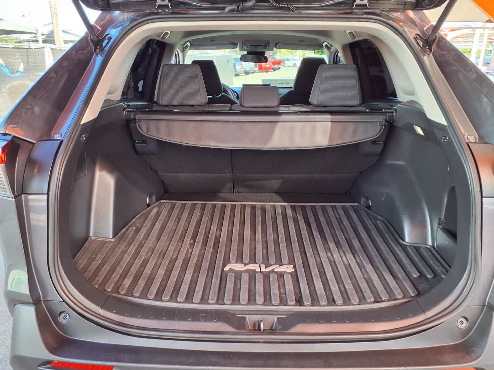 Used 2025 Toyota RAV4 LE FWD image 9