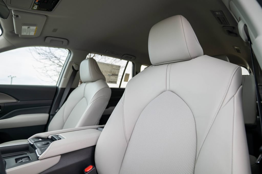 New 2026 Toyota Grand Highlander XLE image 6