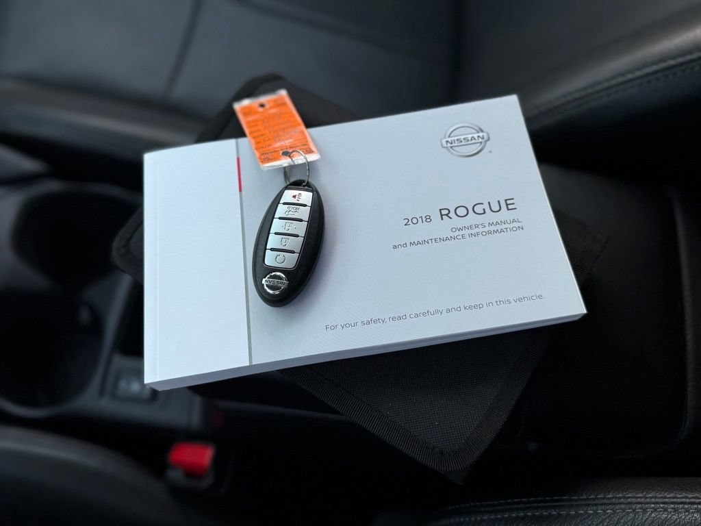 Used 2018 Nissan Rogue SV w/ Premium Package FWD image 5