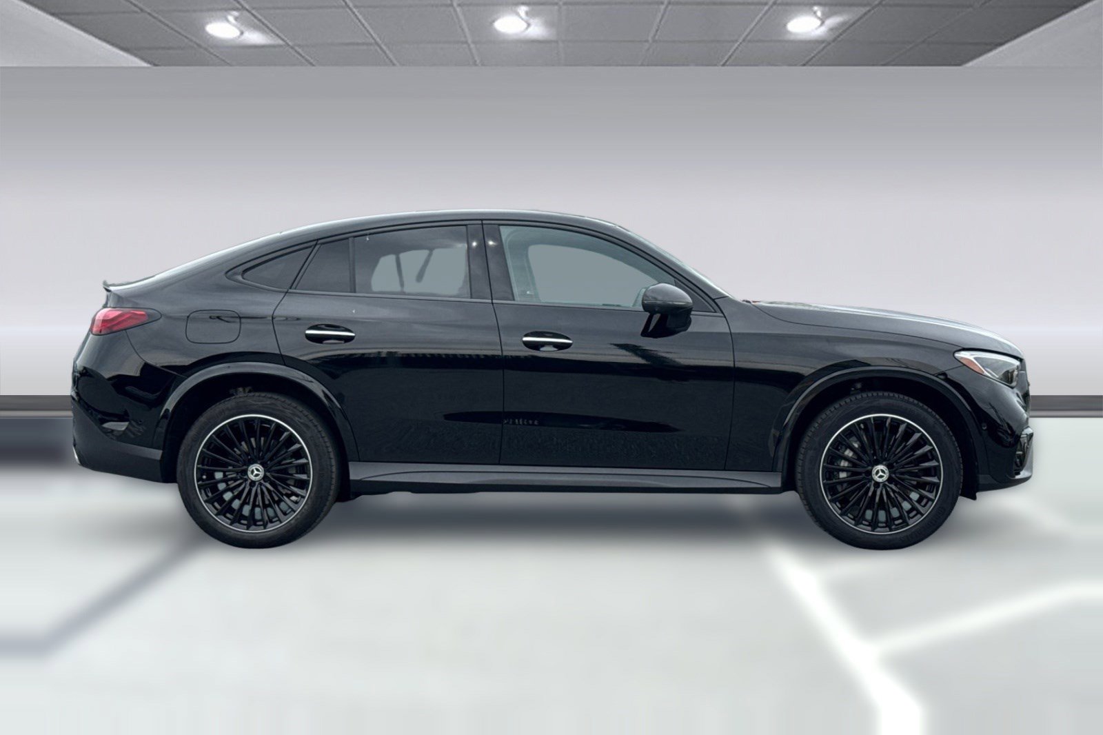 Used 2025 Mercedes-Benz GLC 300 4MATIC image 7