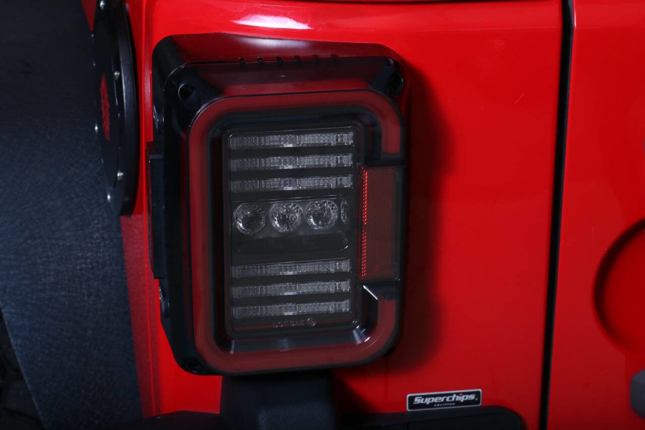 Used 2015 Jeep Wrangler Unlimited Sahara AWD/4WD image 39