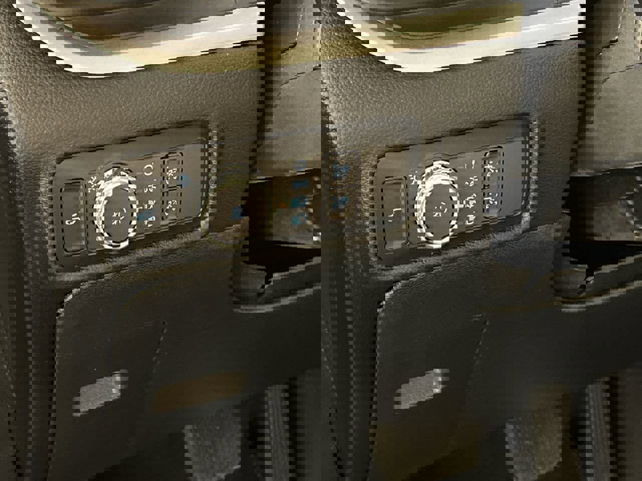 Used 2022 Ford Explorer XLT w/ Equipment Group 202A image 12