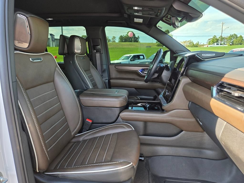 Used 2025 GMC Yukon Denali Ultimate AWD/4WD image 22