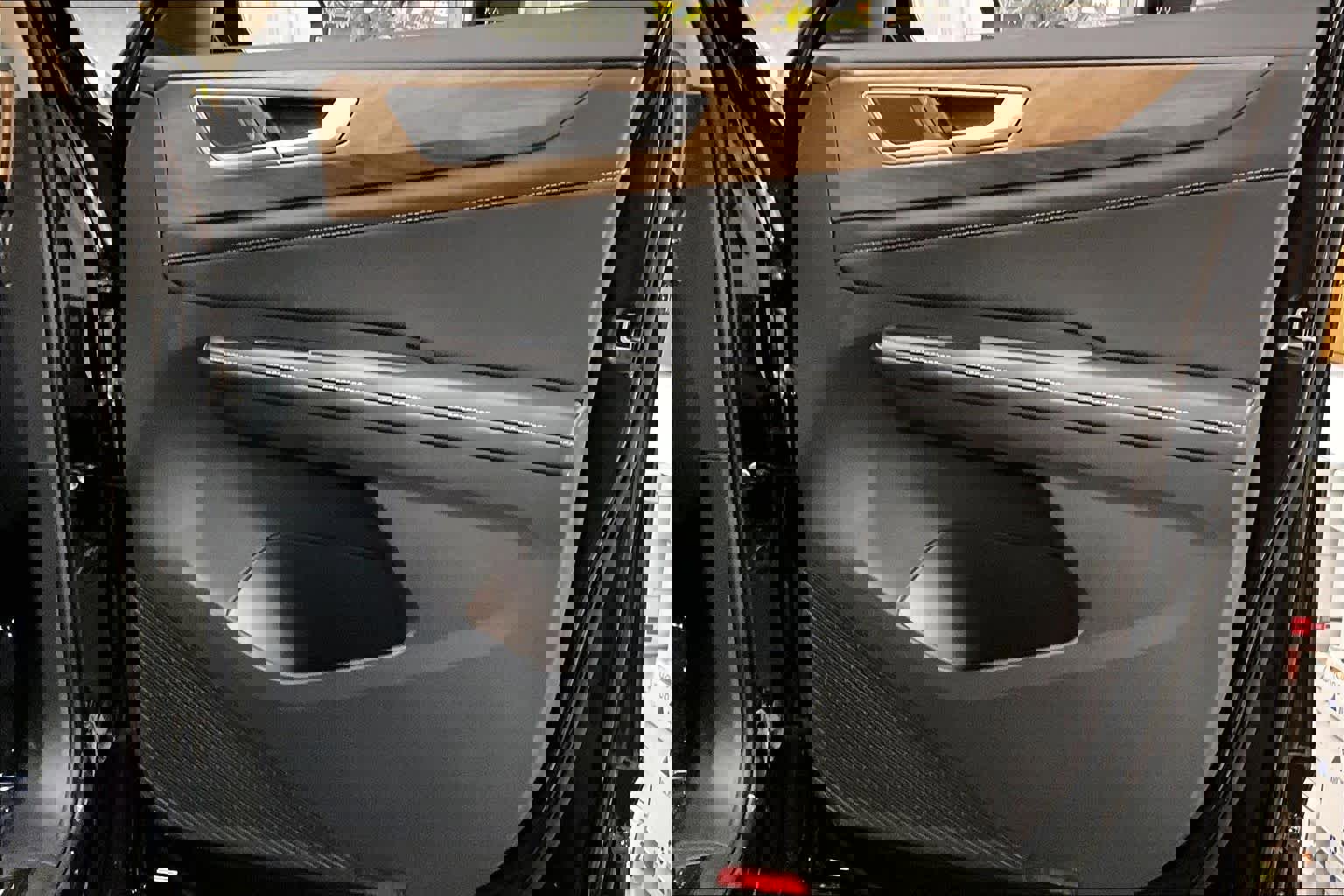 Used 2025 Volkswagen Atlas SE w/ Black Wheel Package image 25