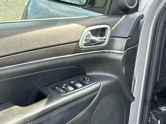 Used 2018 Jeep Grand Cherokee Limited image 16
