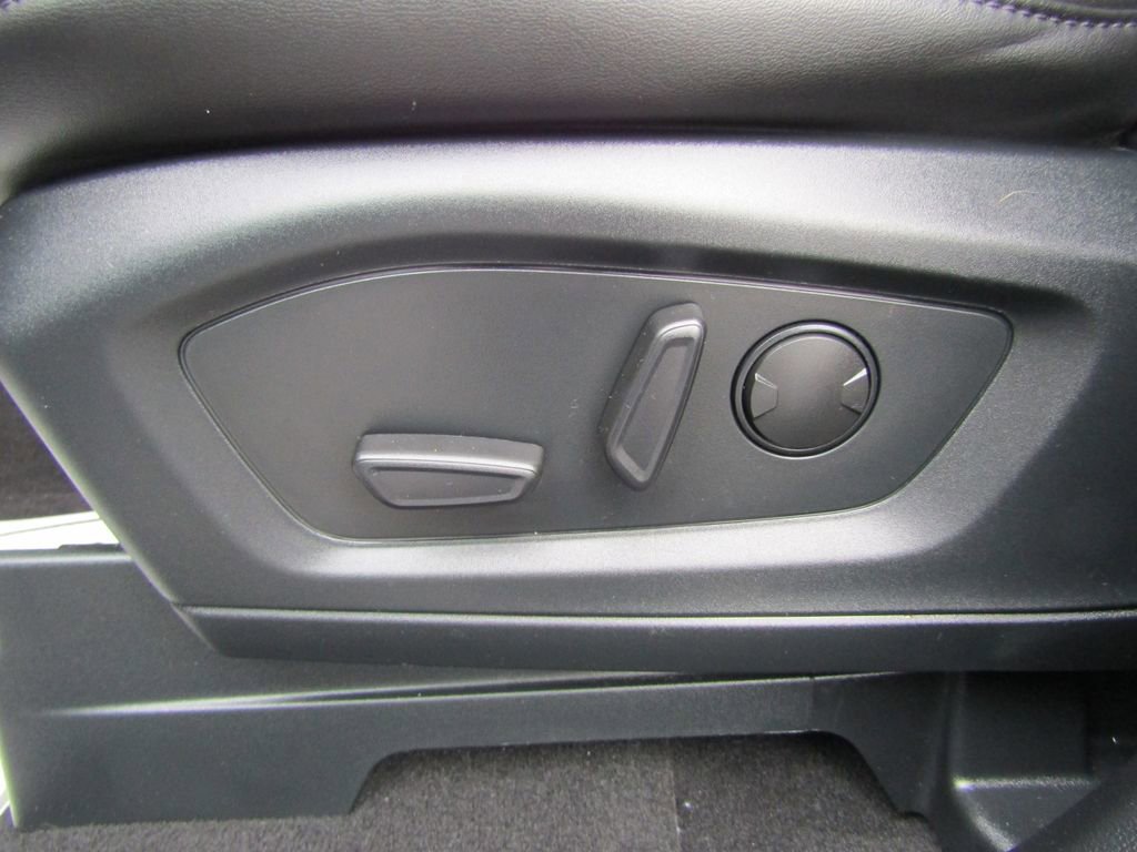 Used 2024 Ford Explorer XLT w/ Equipment Group 202A AWD/4WD image 19