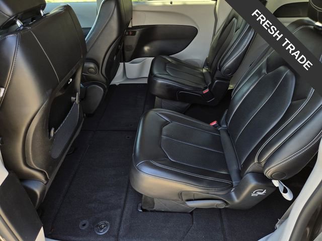 Used 2023 Chrysler Pacifica Touring-L FWD image 11