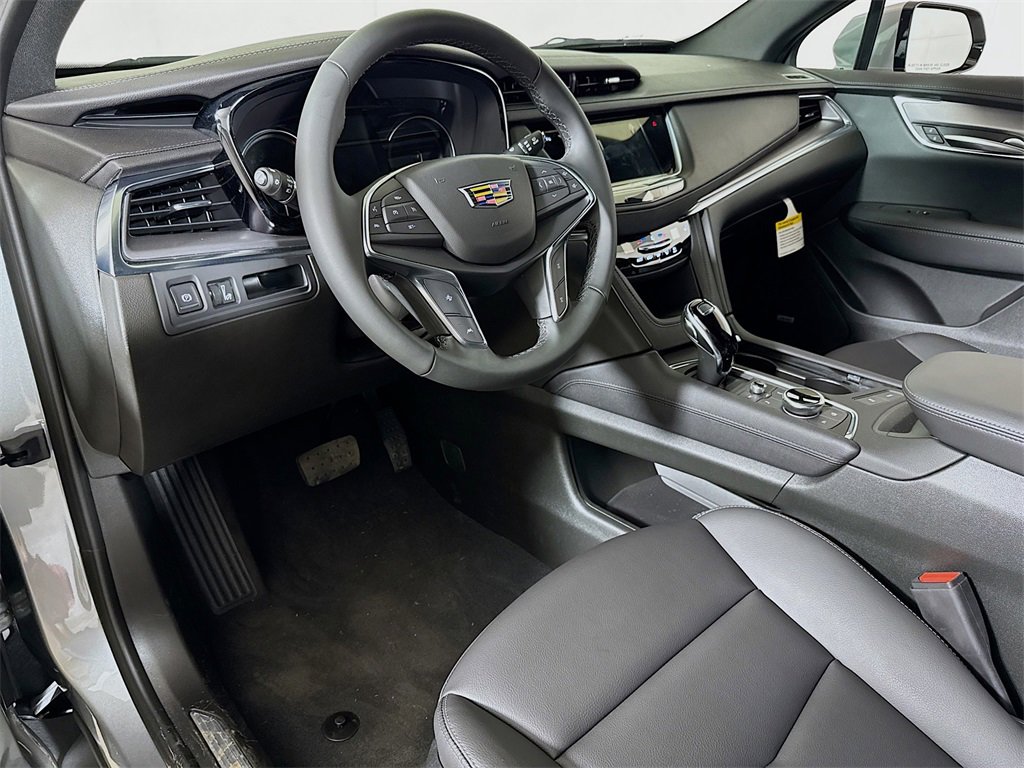 New 2026 Cadillac XT5 Luxury w/ LPO, ONYX Package image 5