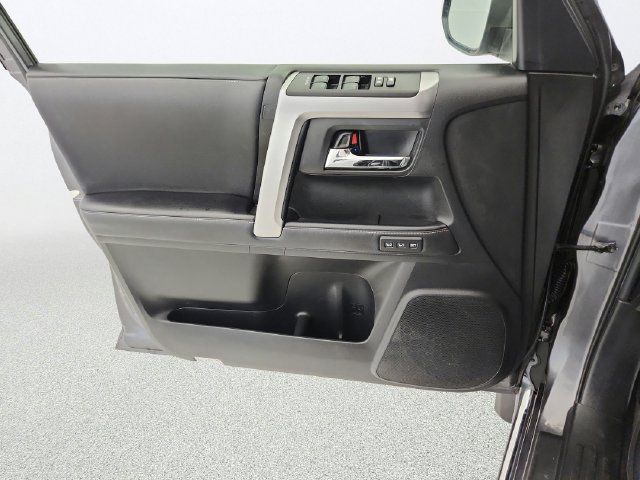 Used 2020 Toyota 4Runner Limited AWD/4WD image 22
