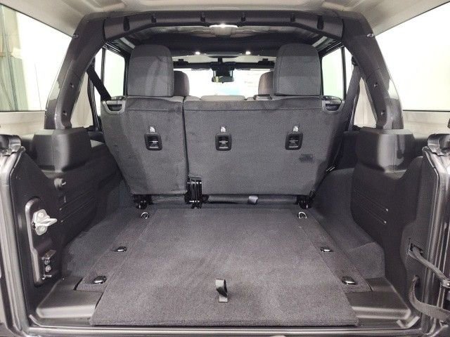 New 2025 Jeep Wrangler Unlimited Rubicon AWD/4WD image 24