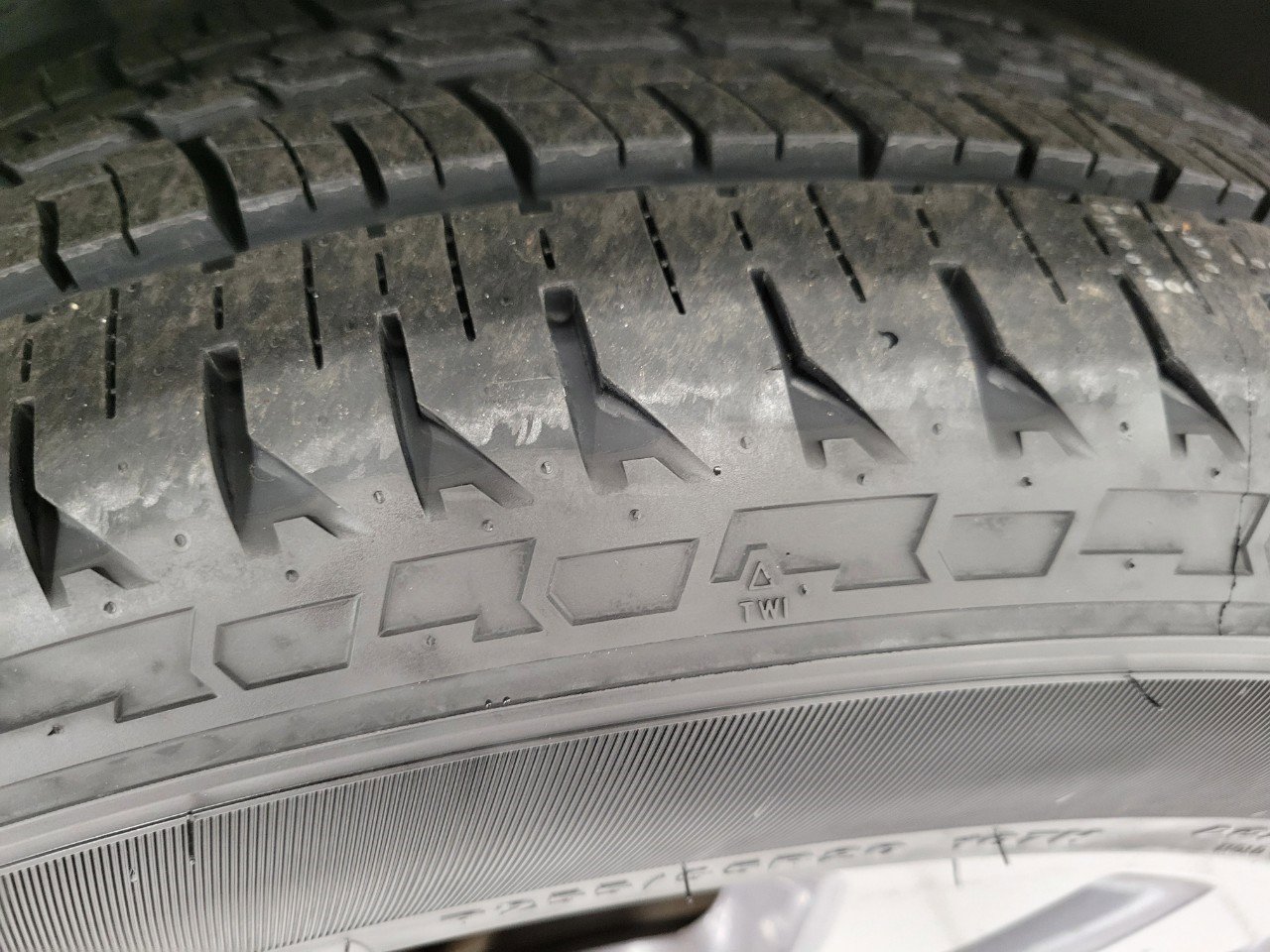 Used 2023 Ford Explorer XLT w/ Equipment Group 202A image 4