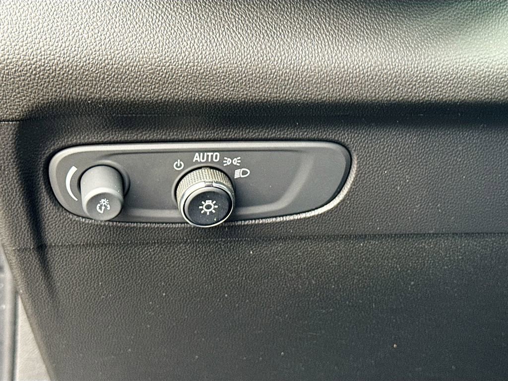 Used 2021 Buick Envision Essence AWD/4WD image 6