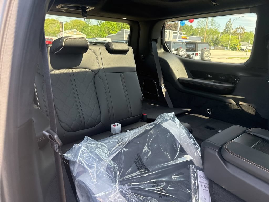 New 2026 Jeep Grand Wagoneer Summit AWD/4WD image 33