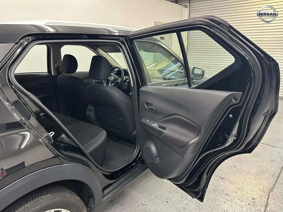 Used 2023 Nissan Kicks SV image 11