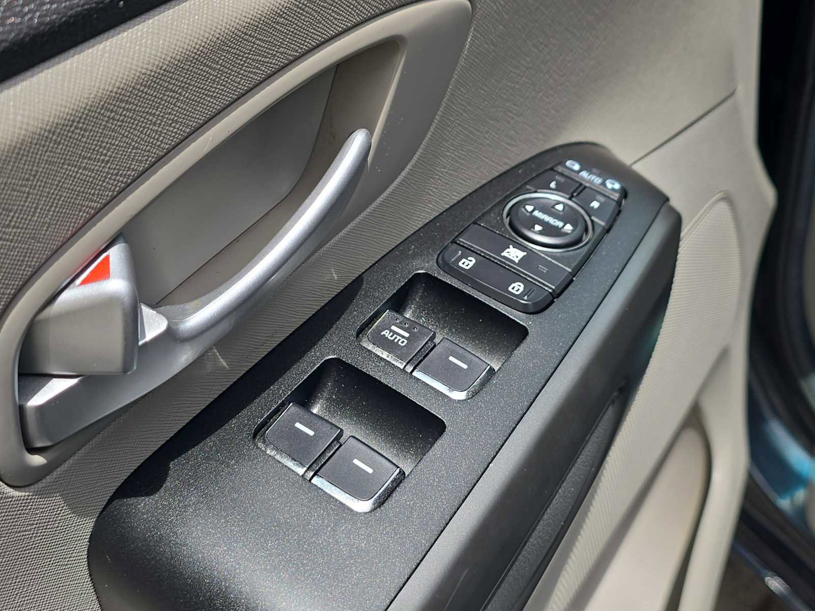 Used 2016 Kia Sedona LX w/ LX Essentials Premium Package FWD image 15