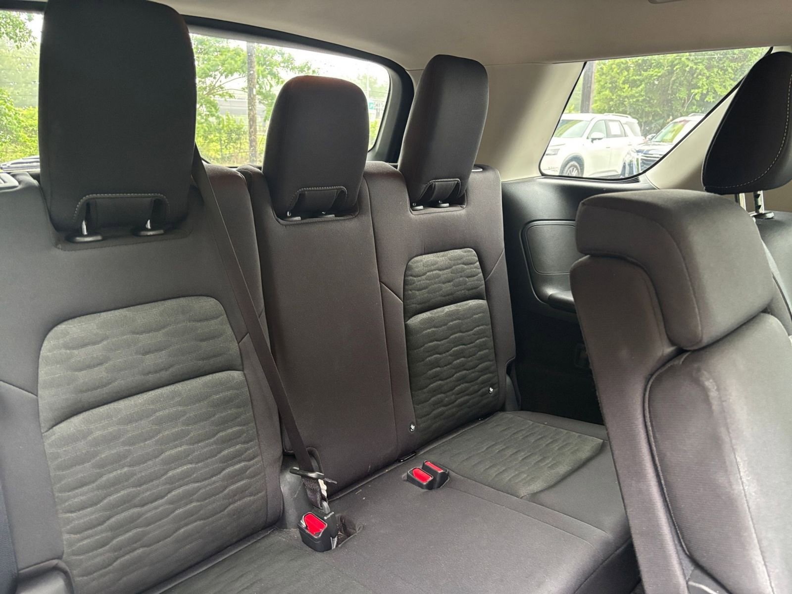 Used 2025 Nissan Pathfinder SV FWD image 31