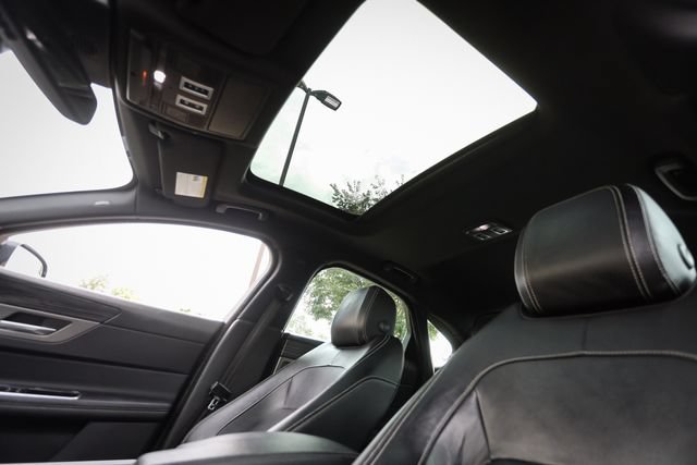 Used 2018 Jaguar XF S AWD/4WD image 70