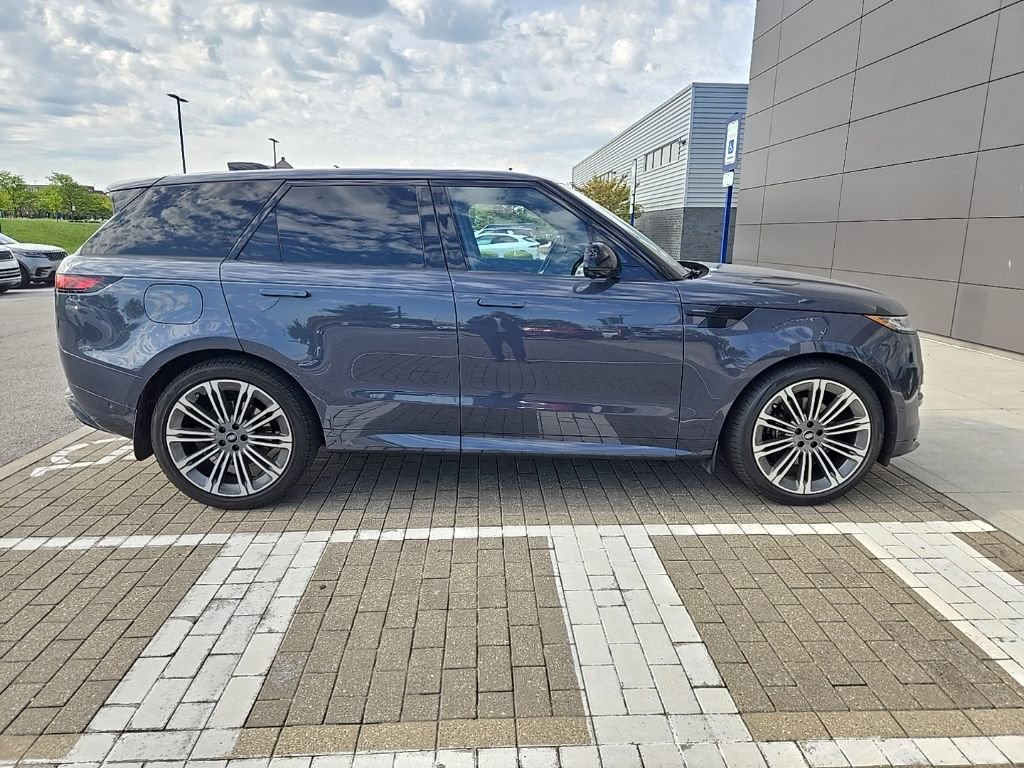 Used 2024 Land Rover Range Rover Sport Dynamic SE AWD/4WD image 4