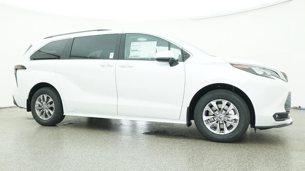 New 2026 Toyota Sienna XLE FWD image 11