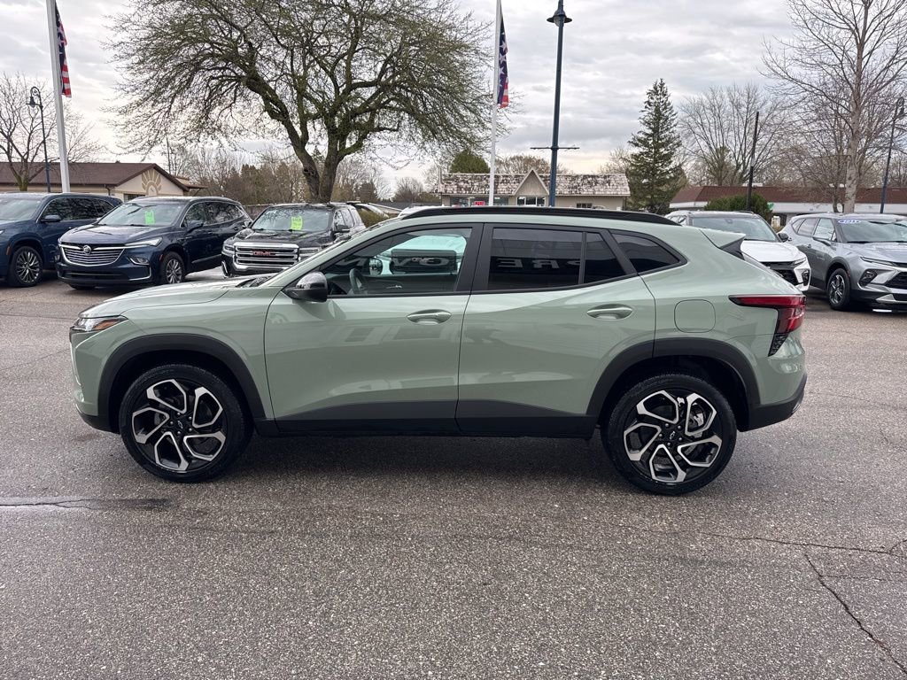 Certified 2024 Chevrolet Trax RS w/ Driver Confidence Package FWD image 8