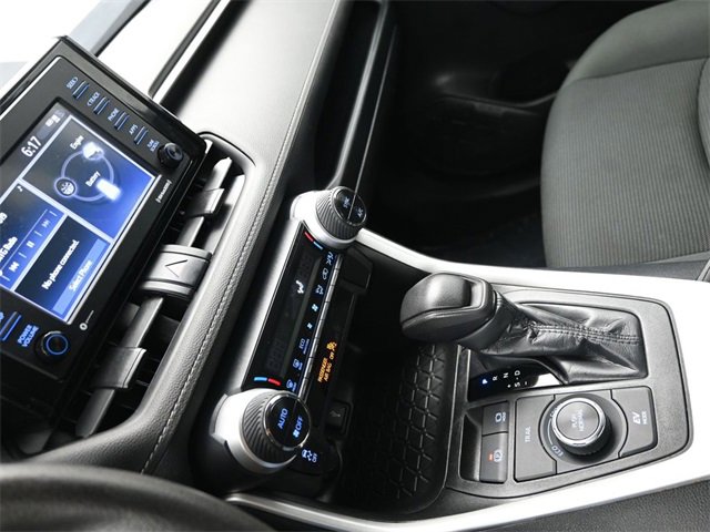 Used 2021 Toyota RAV4 LE image 22