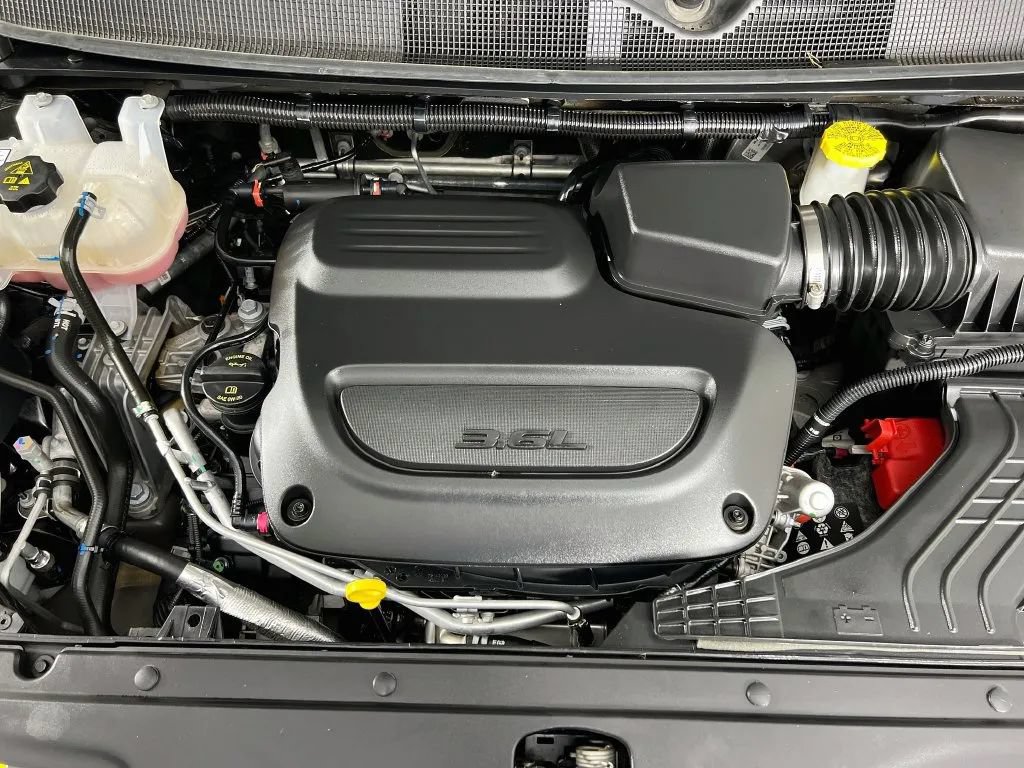 Used 2026 Chrysler Pacifica Select FWD image 31
