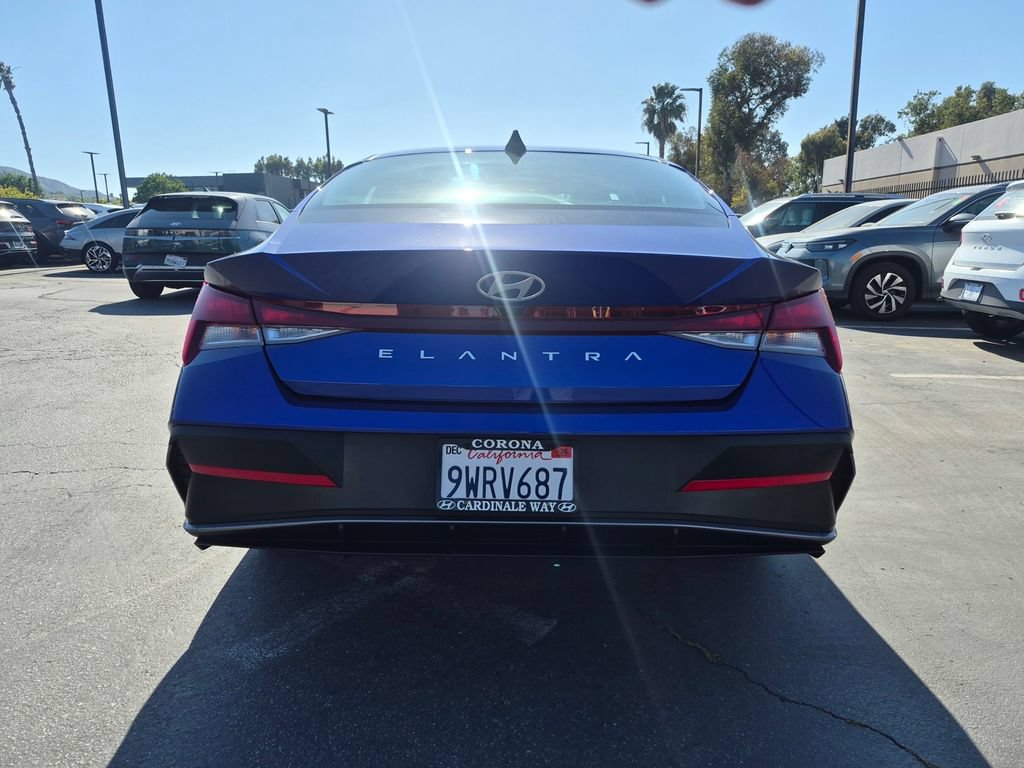 Certified 2026 Hyundai Elantra SE FWD image 8