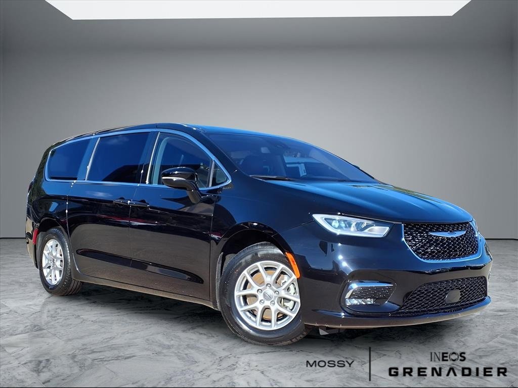 Used 2024 Chrysler Pacifica Touring-L