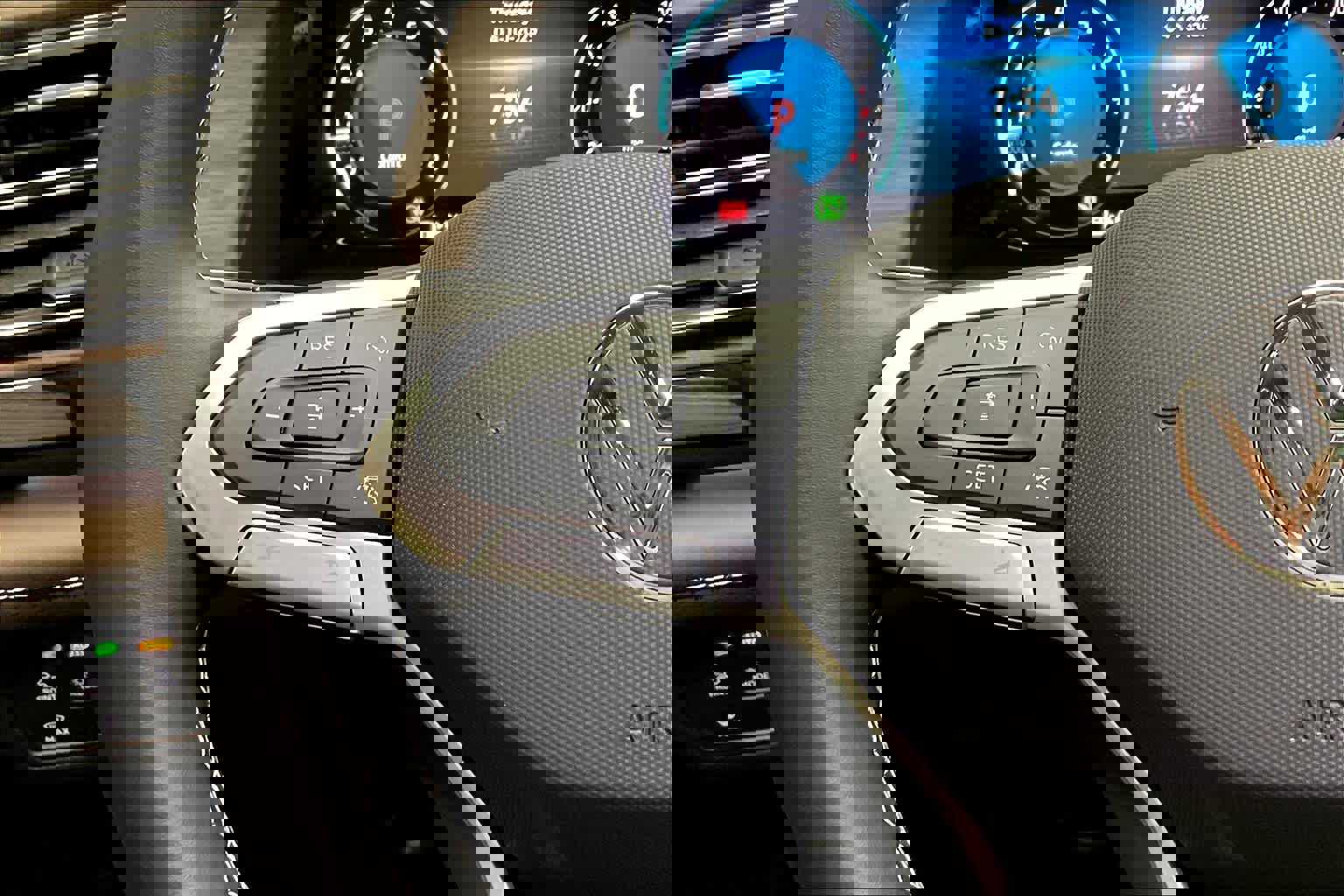 New 2025 Volkswagen Atlas SEL image 17