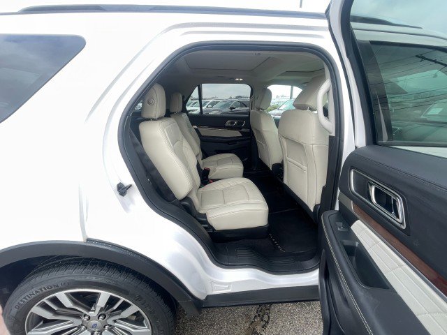Used 2019 Ford Explorer Platinum image 18