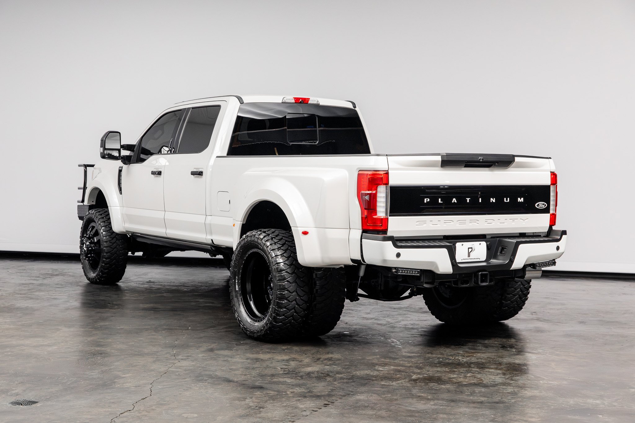 Used 2017 Ford F450 Platinum w/ Platinum Ultimate Package AWD/4WD image 16