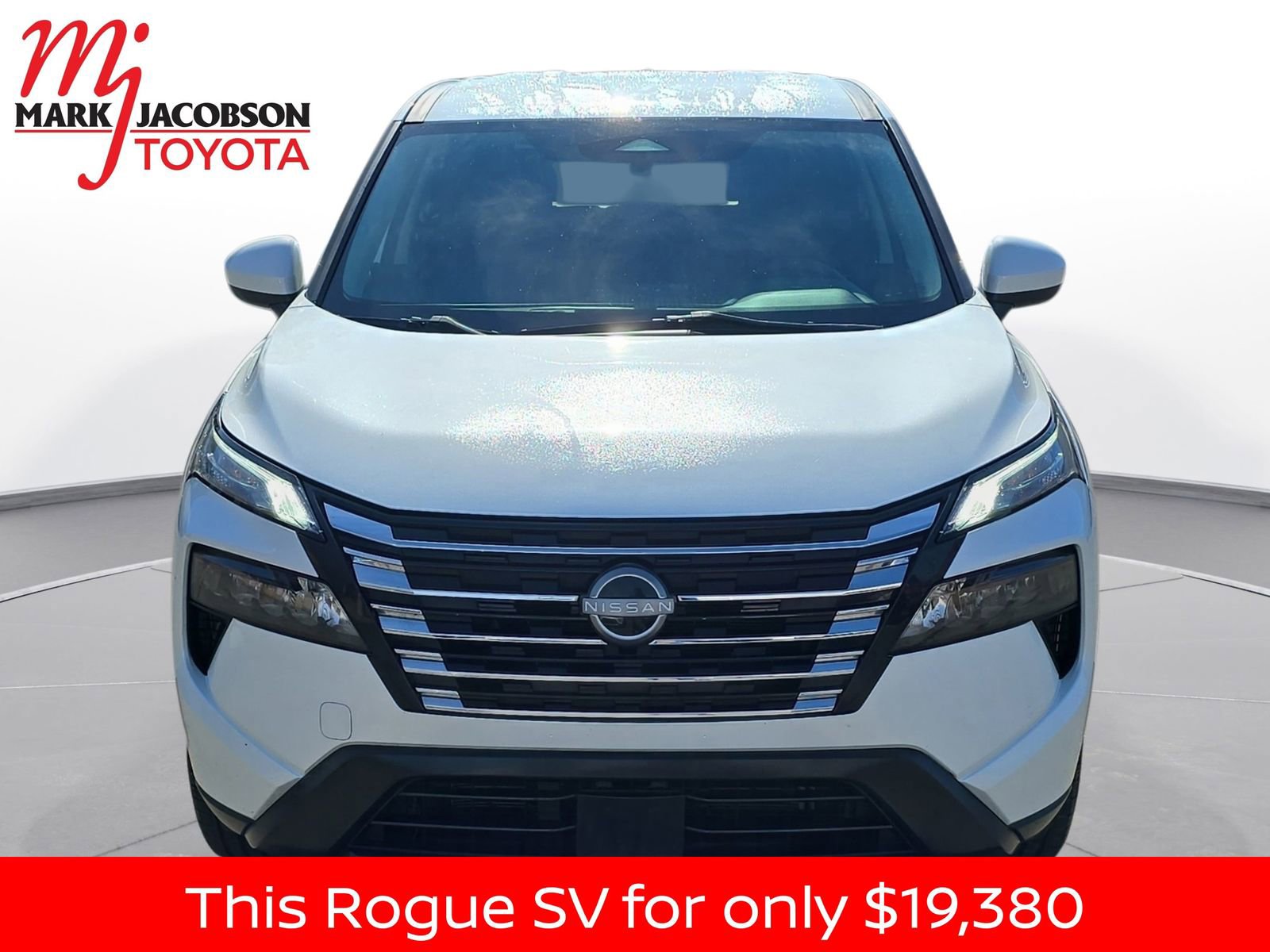 Used 2024 Nissan Rogue SV image 3