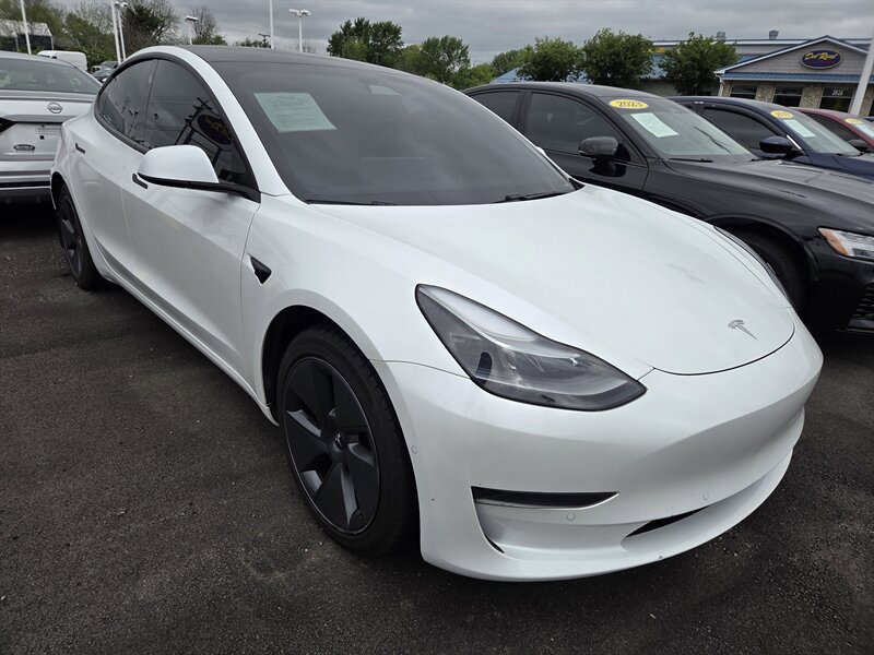 Used 2021 Tesla Model 3 Standard Range Plus RWD image 1