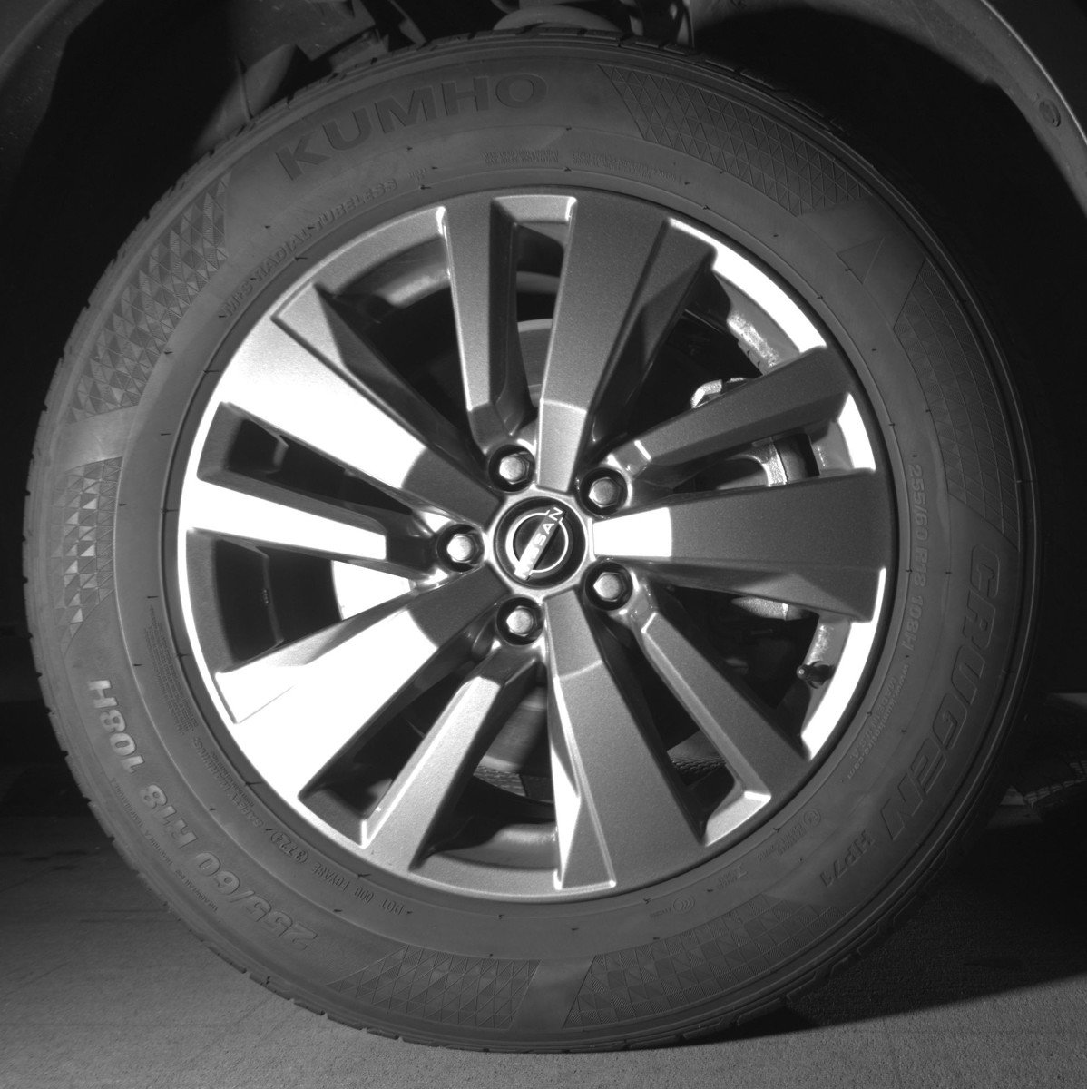 Used 2024 Nissan Pathfinder SV image 13