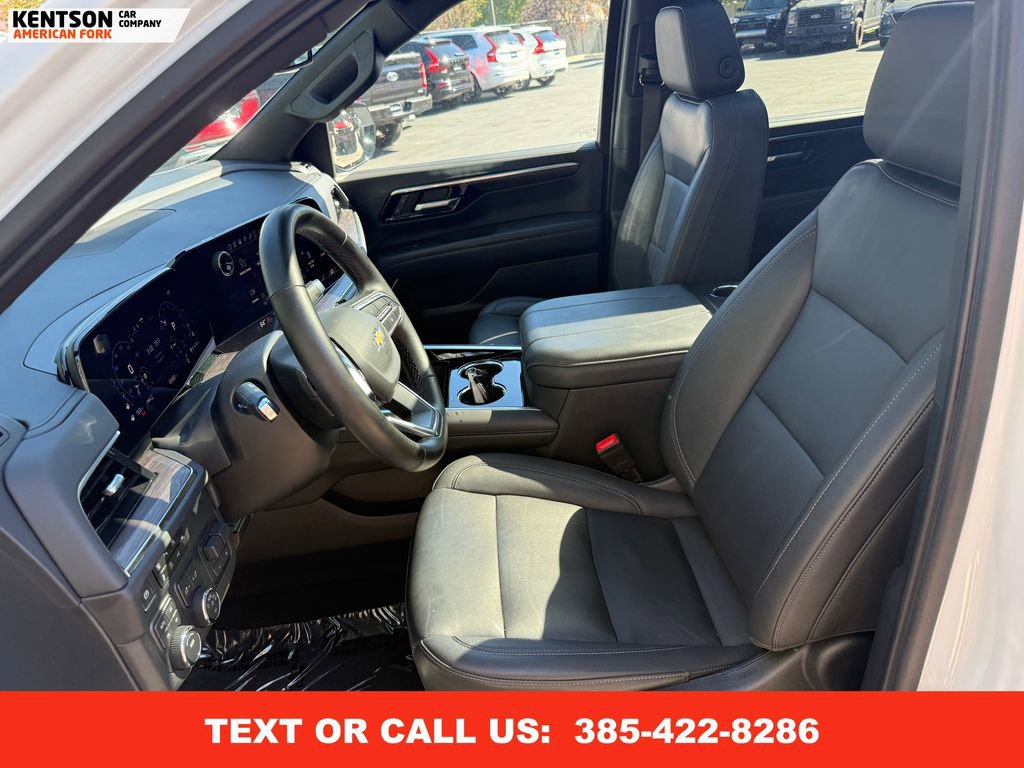 Used 2025 Chevrolet Suburban LT w/ Comfort Package image 32