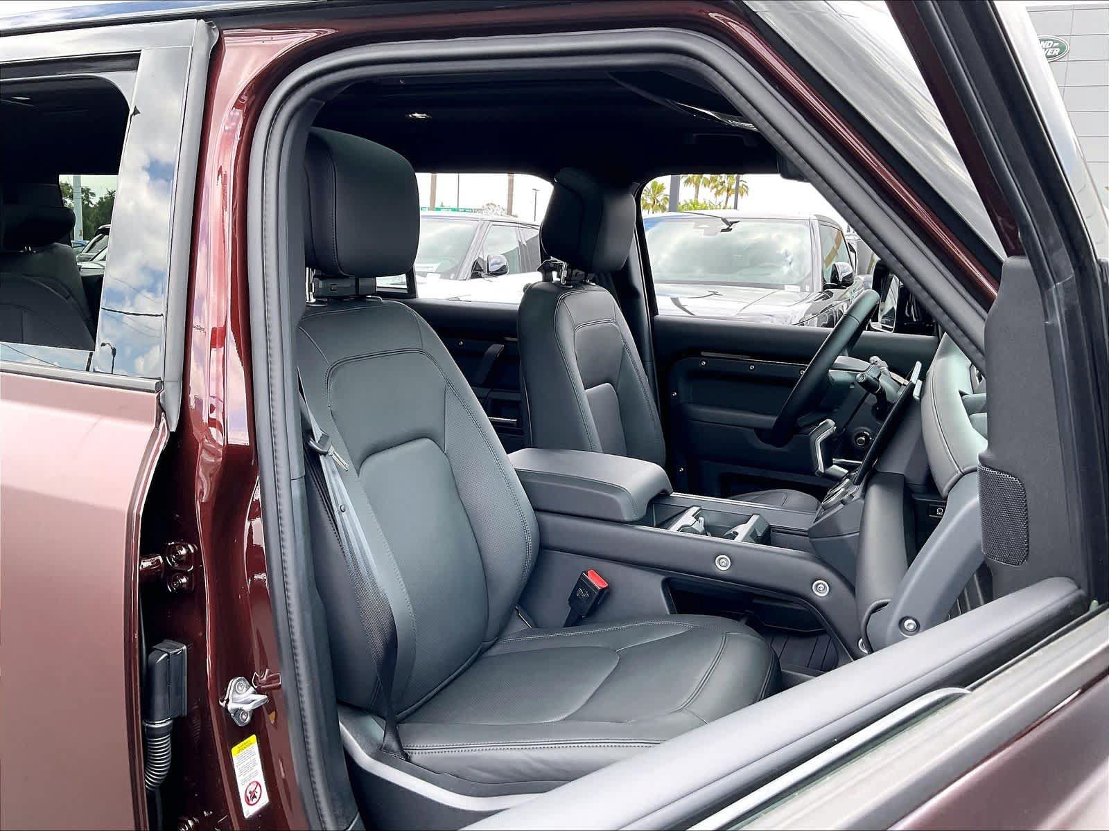 New 2026 Land Rover Defender 130 X-Dynamic SE AWD/4WD image 32